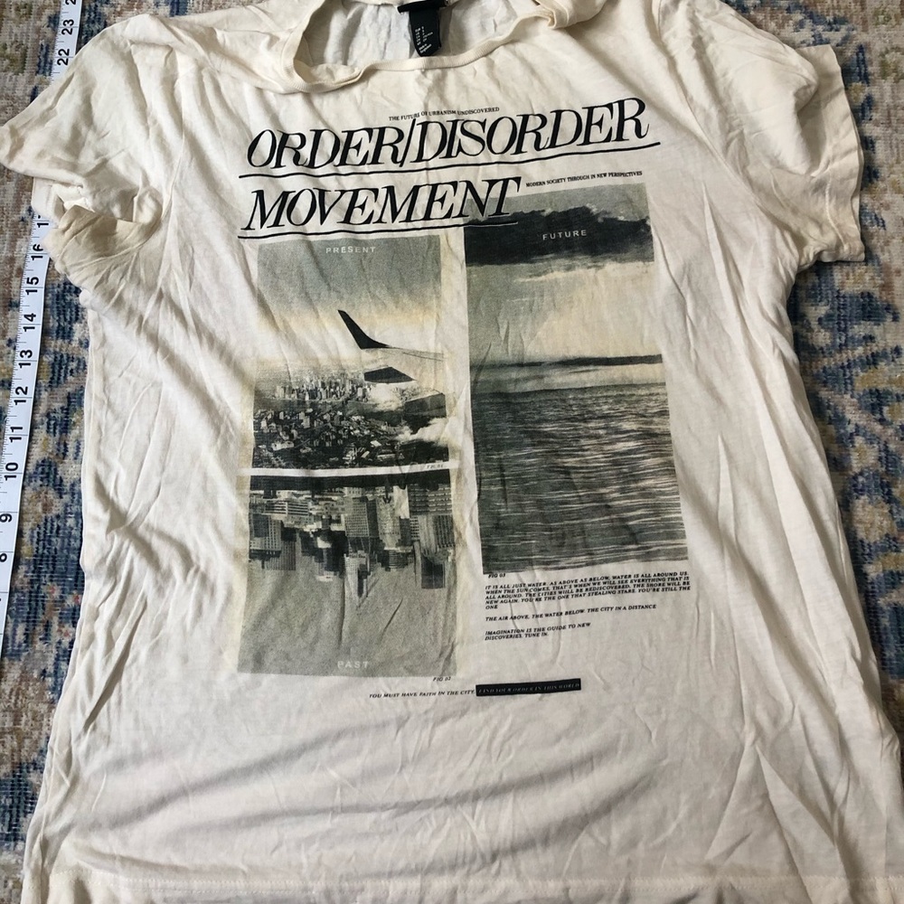 H&M graphic tee. Men’s size Small.